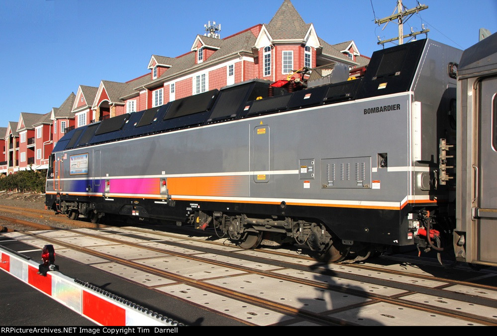 NJT 4540 making a station stop